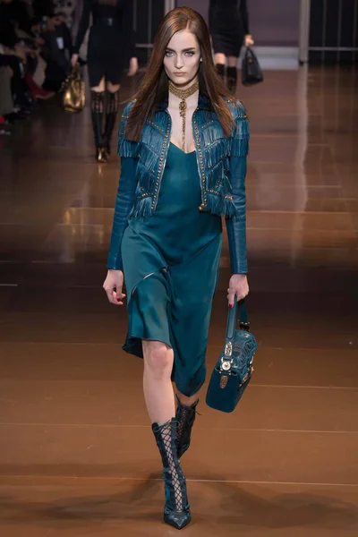 Look 30